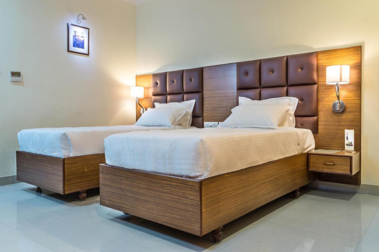 Hotel Saptagiri Hyderabad Bagian luar foto